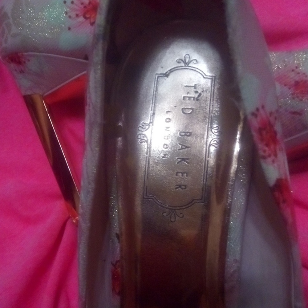 High heels - Picture 3 of 3